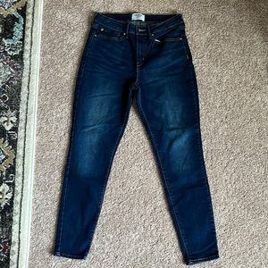 Denizen Levi’s Womens dark wash jean size 10 high rise skinny